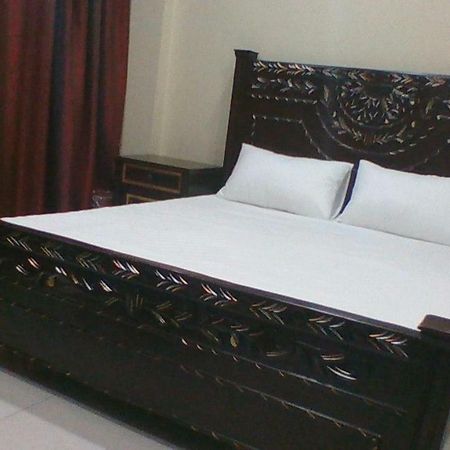 Red Roof Hotel Sahiwal Bagian luar foto
