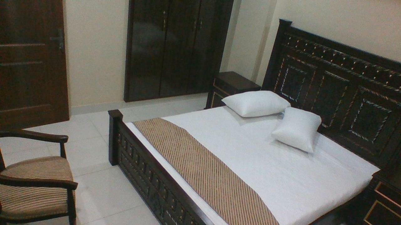Red Roof Hotel Sahiwal Bagian luar foto
