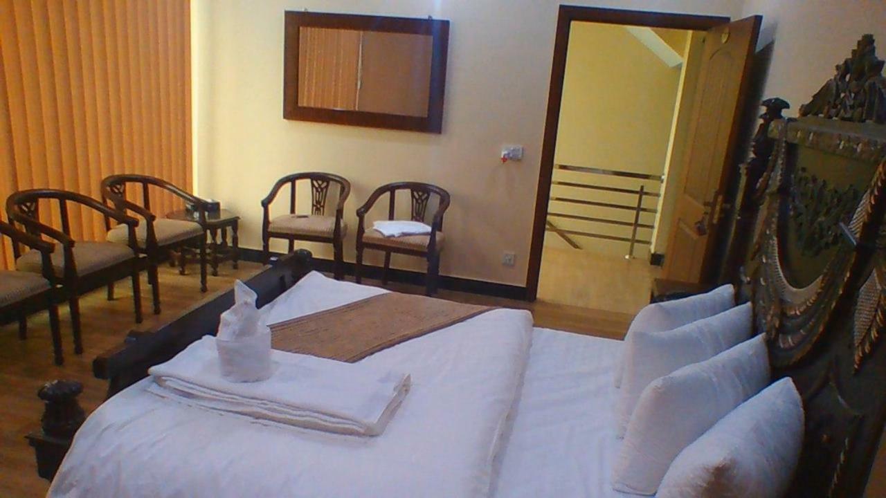 Red Roof Hotel Sahiwal Bagian luar foto