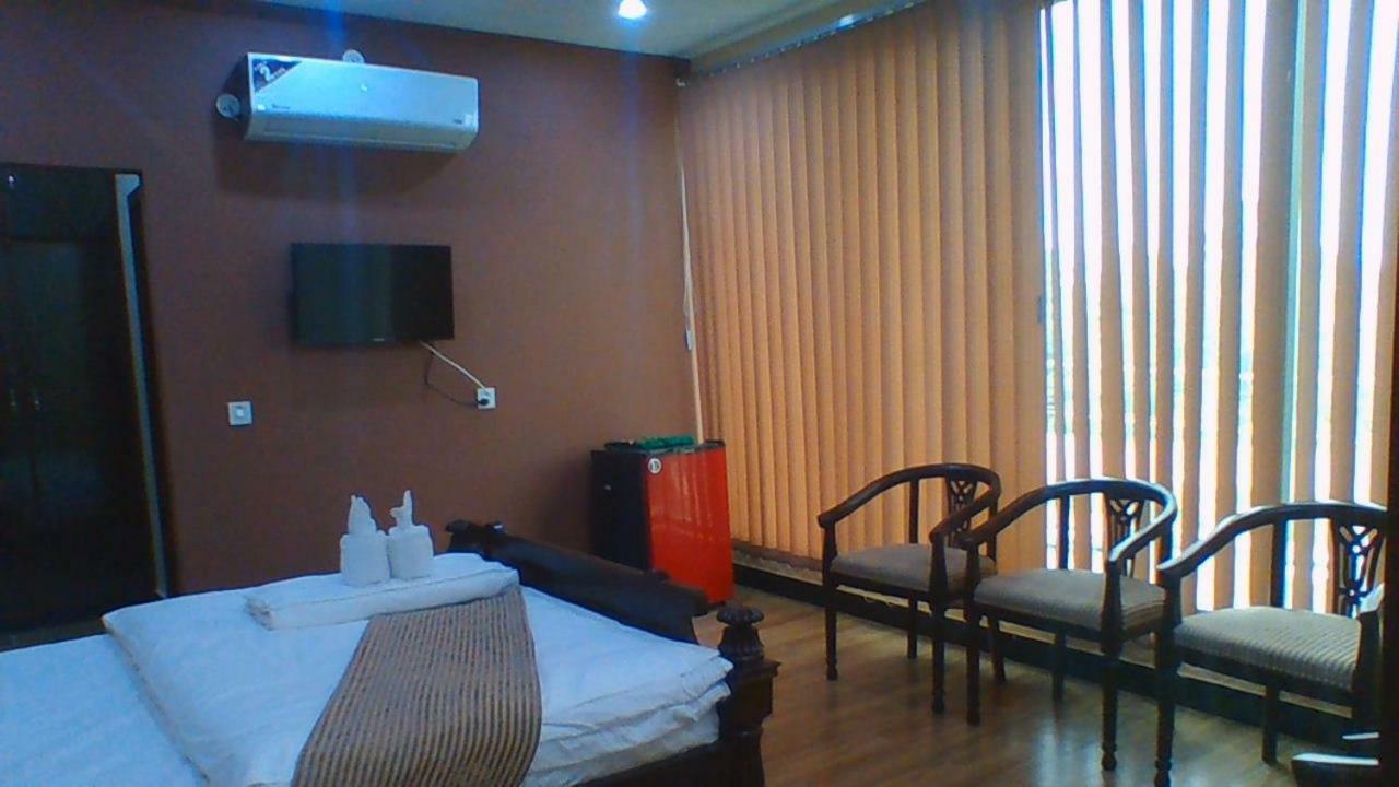Red Roof Hotel Sahiwal Bagian luar foto